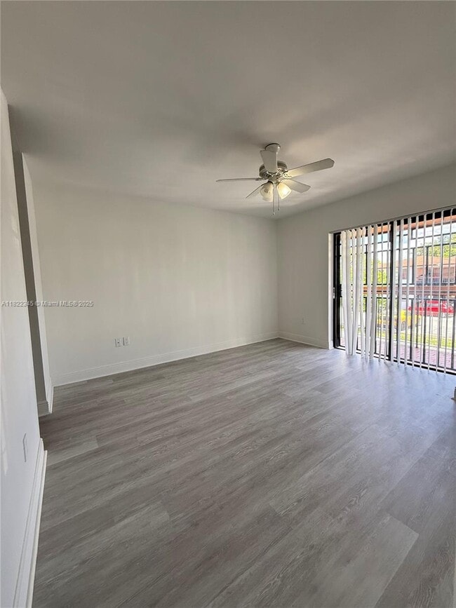 Building Photo - 2354 W 62nd St Unit 13 Rental