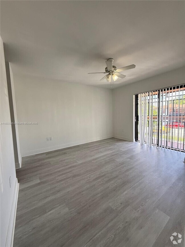 Building Photo - 2354 W 62nd St Unit 13 Rental