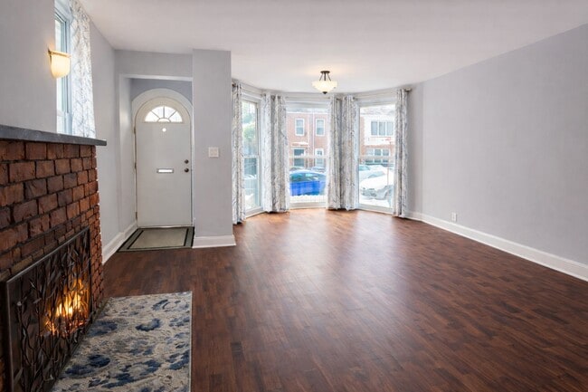 Photo - 68-51-68-53 Clyde St