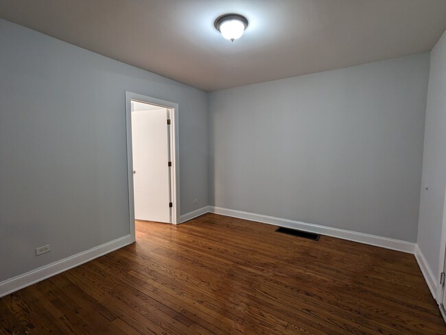 Photo - 5029 N Harding Ave Apartments Unit 5029-1W