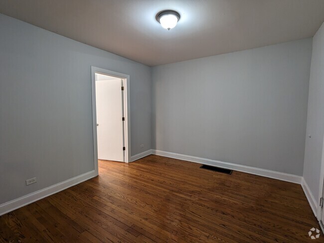 Building Photo - 5029 N Harding Ave Unit 5029-1W Rental
