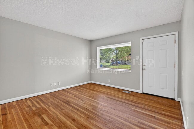 Photo - 257 Glen Garry Rd
