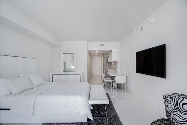 Photo - 1300 Brickell Bay Dr Unit 1912
