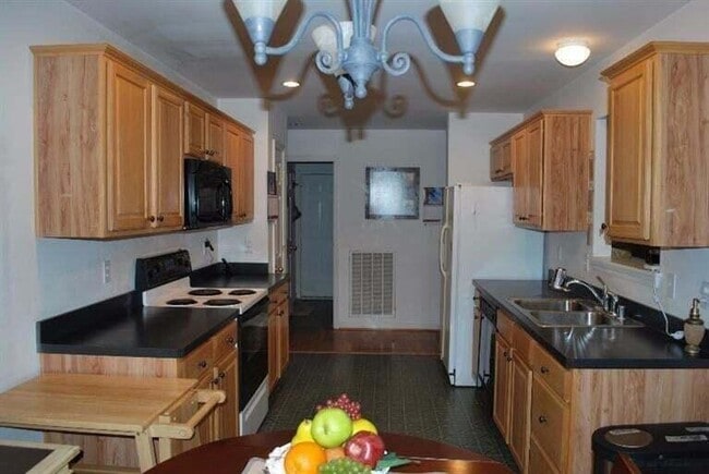 Photo - 581 Forest Hill Dr