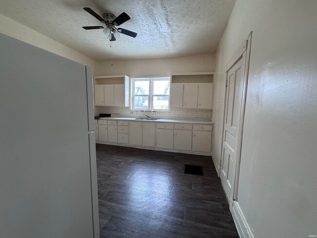 Photo - 614 W Charles St