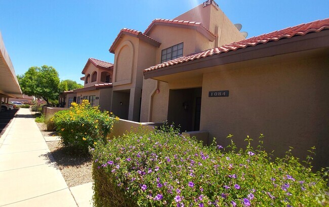 Building Photo - VERY NICE SOUTH SCOTTSDALE TOWNHOME!