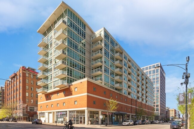 Building Photo - 909 W Washington Blvd Unit 1001