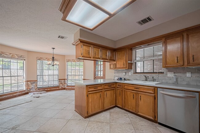 Building Photo - 18307 Champion Forest Dr Rental