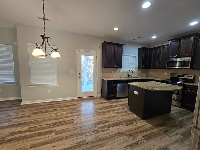 156 Salisbury Ln