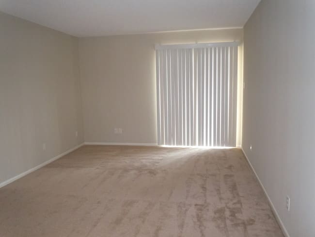 Metairie Lake Apartments