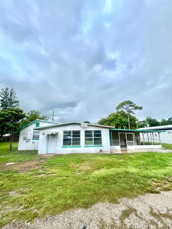 Building Photo - 3 Bed, 2 Bath FOR RENT- South Zepyhrhills Rental