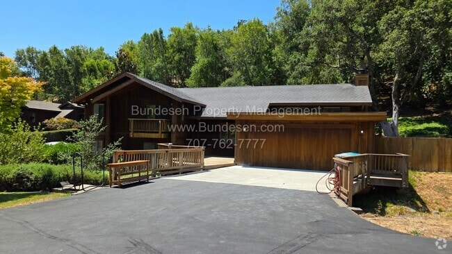 Building Photo - 5 Oak Forest Rd Rental