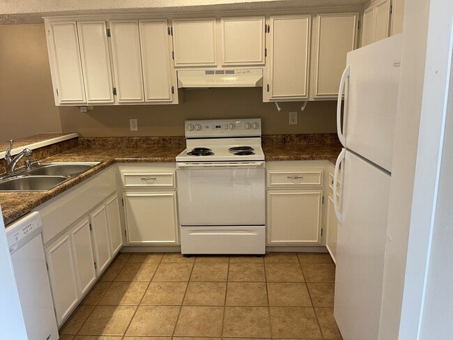 Kitchen - 365 W Illinois Ave Unit 1