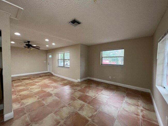 Photo - 5170 2nd Rd