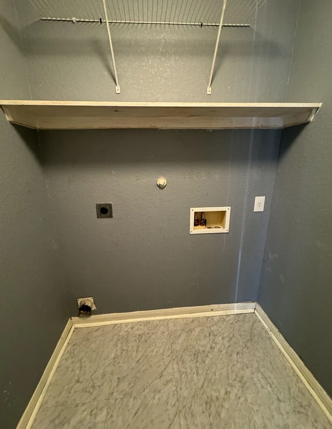 Photo - 9334 Ingleton