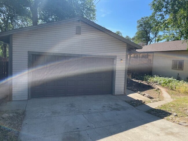 Shasta Lake Home with new carpet **Rent Re... - Shasta Lake Home with new carpet **Rent Re...
