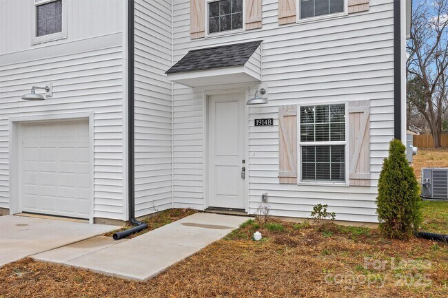 Photo - 1914 White St