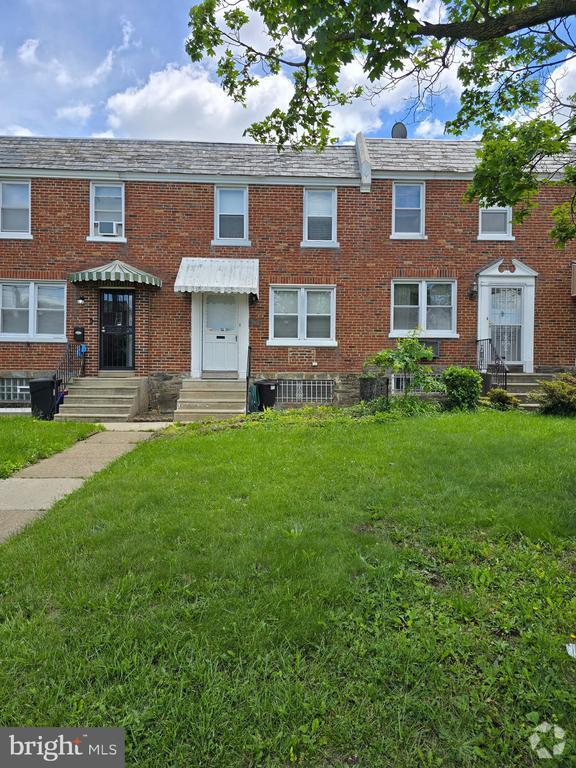 Building Photo - 5905 N Front St Rental