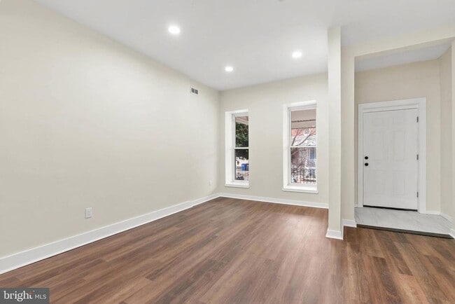 Photo - 5431 Stewart St