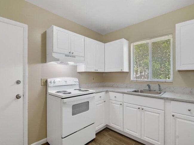 Photo - 7502 Pacific Ave