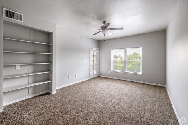 A2 1BR, 1BA - 787SF - Living Room