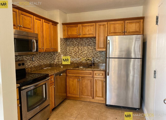 Building Photo - 264 Maverick St Unit 3