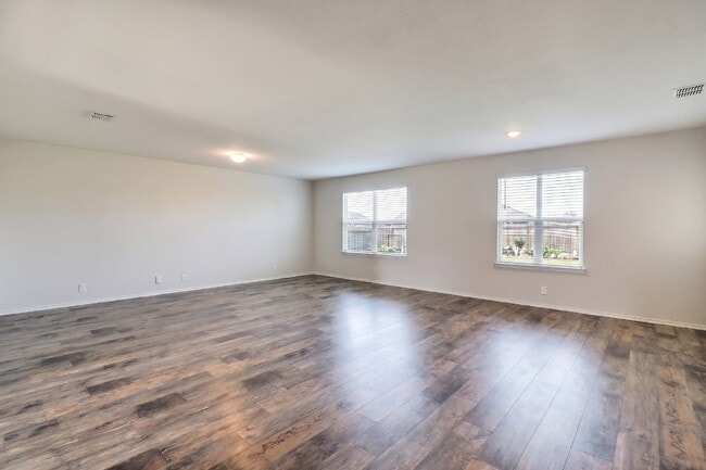 Photo - Your Converse Home Awaits – 3 Beds, Fenced Backyard & Fridge Included!