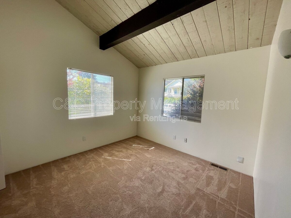 Photo - 599 Irving Ave Unit 1