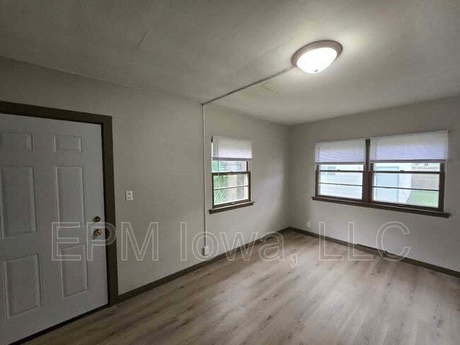 Photo - 201 Polk St