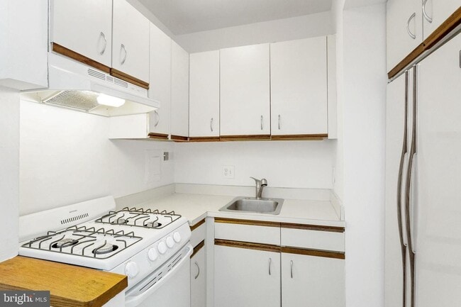 Photo - 1727 Massachusetts Ave NW Unit 811
