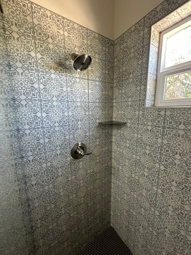 Photo - 918 N El Paso St