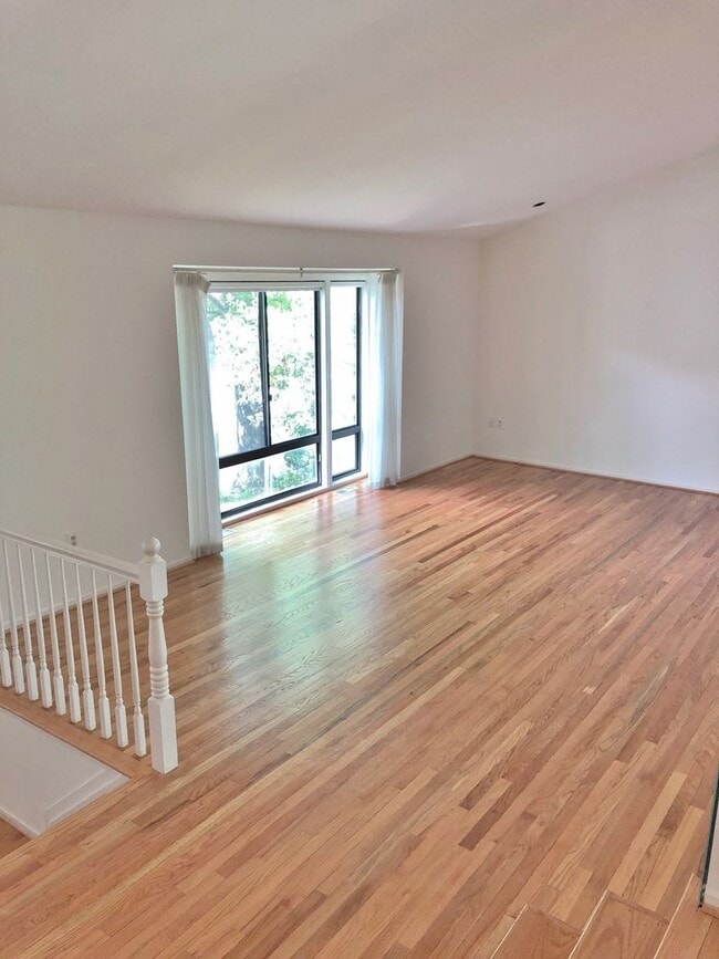 Photo - Spacious Potomac Beauty backs to Golf Course