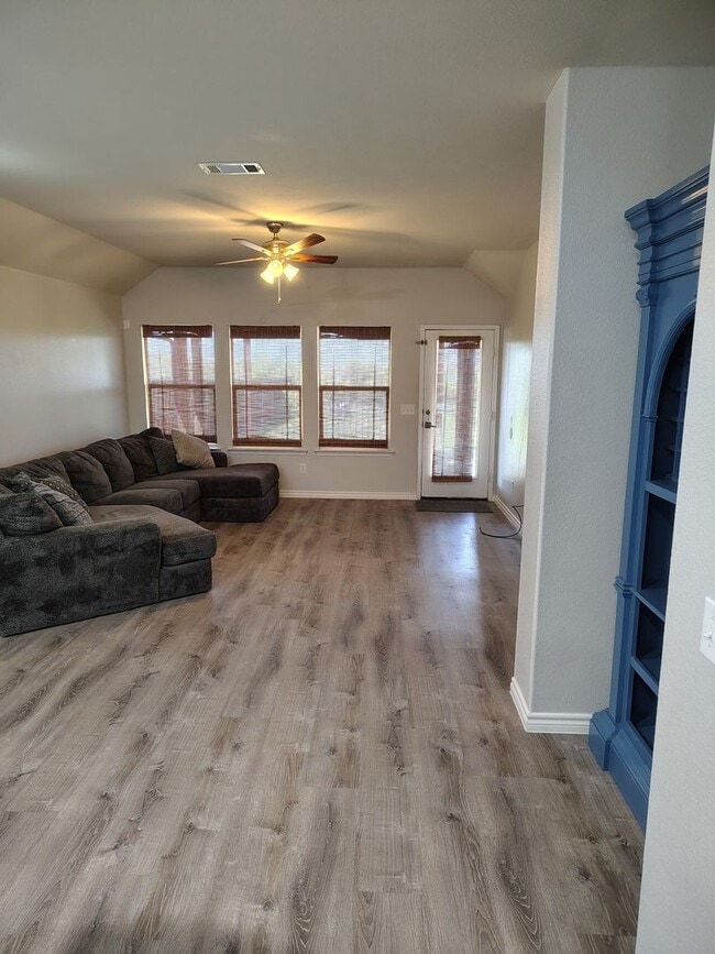 Photo - 1504 Waterfall Ln