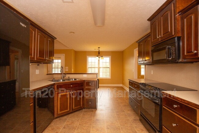 Photo - 182 Lee Rd 2180