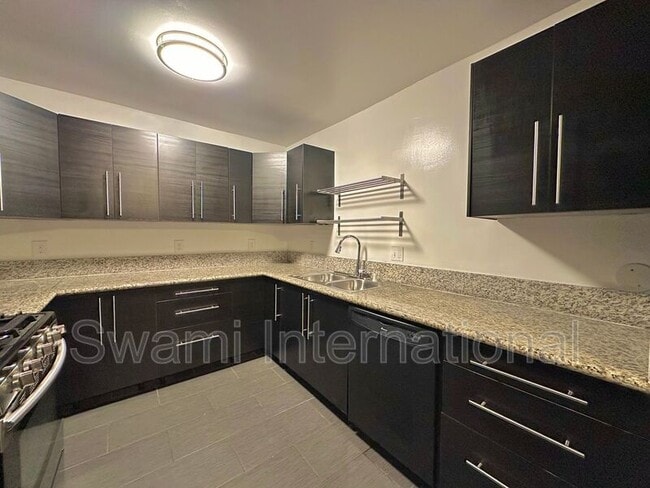 Photo - 674 W 27th St Unidad 01