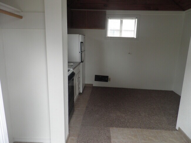 Photo - 303 SW I St