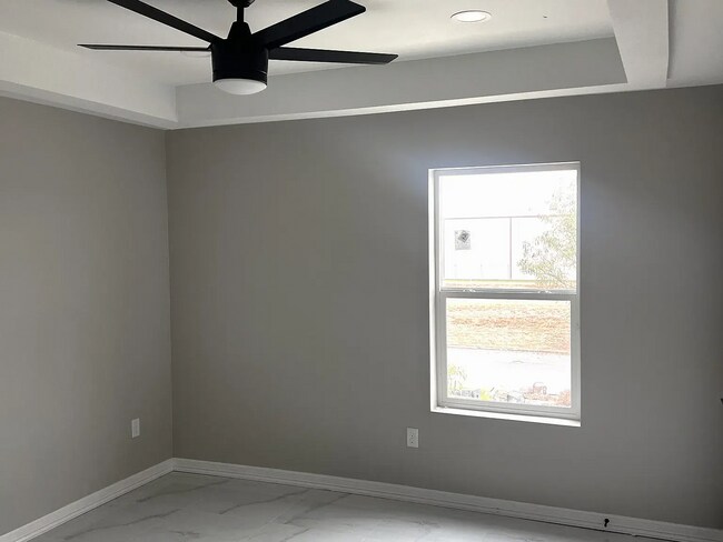 Photo - Hummingbird Apartments