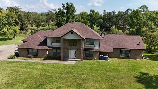 Photo - 231 Schmidt Ln