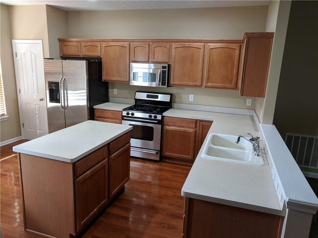Photo - 13828 Willesden Cir