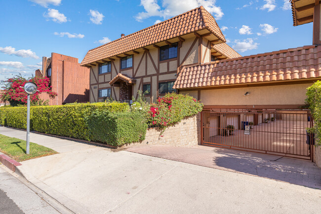 Photo - 5834 Etiwanda Ave Townhome