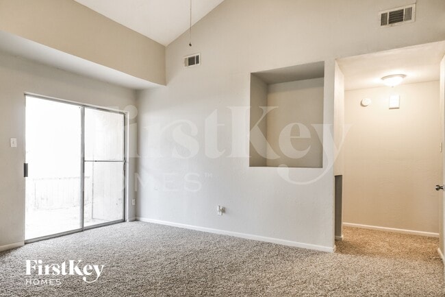 Photo - 3815 Derbyhall Dr