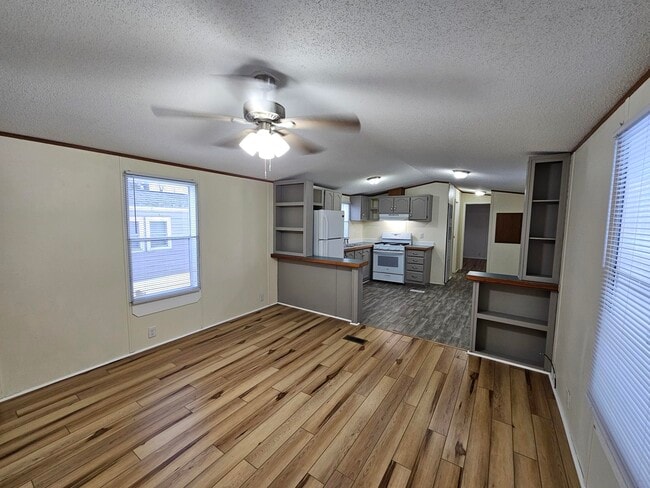 Photo - 5687 Lowell Rd