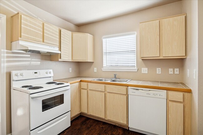 Photo - 1225 W 25th St Unidad 9