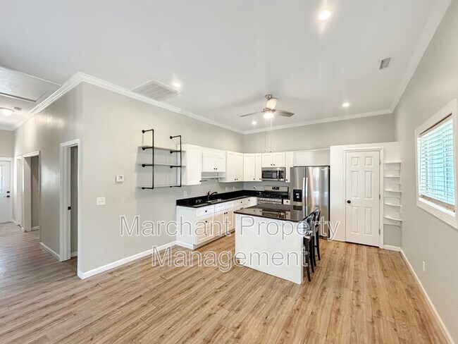 Photo - 102 S 8th St