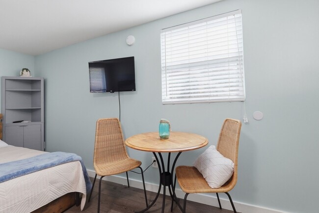 Photo - 587 Dixie Hwy Unidad Studio 1