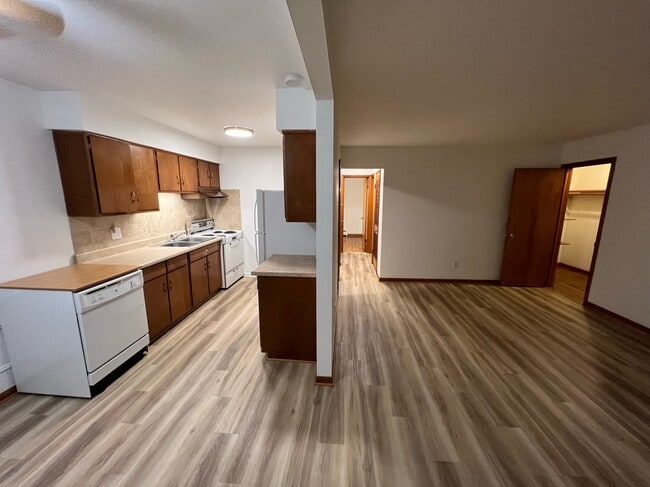 Building Photo - 5749 E Rowland Rd Unit 2