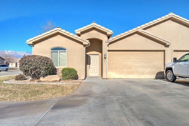 Building Photo - Spacious 2 Bedroom Hurricane Townhome Near...