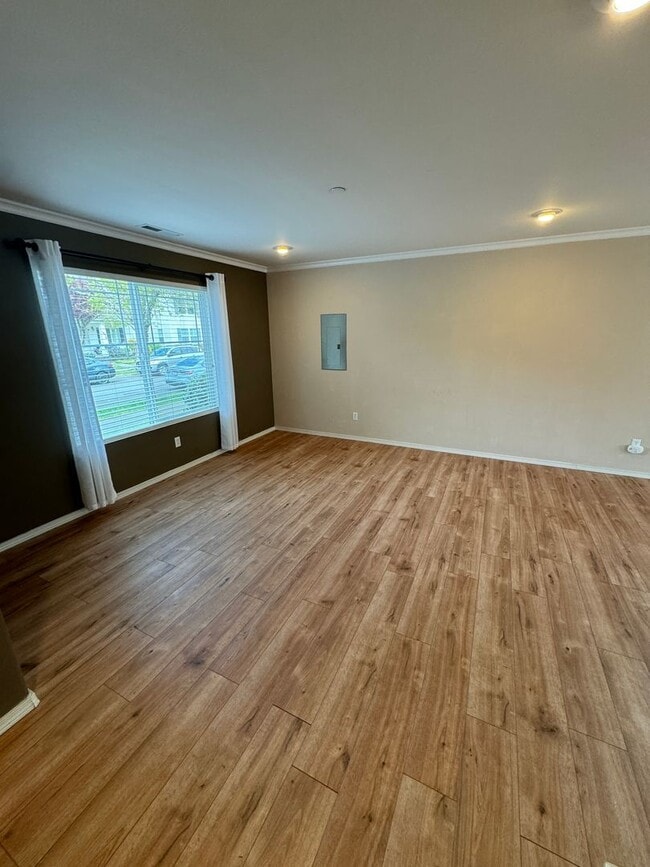 Photo - 1285 Griggs St