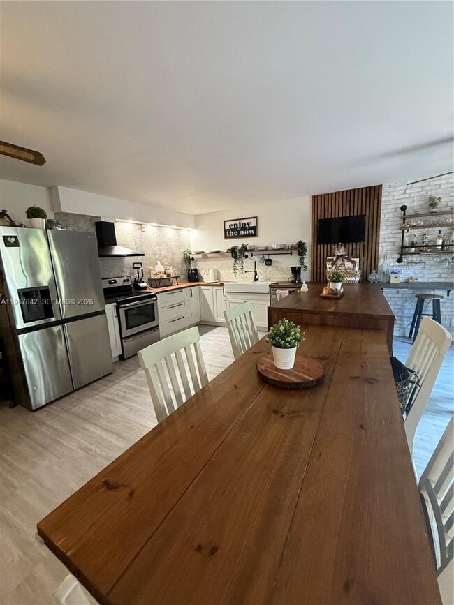 Photo - 283 Woodland Rd