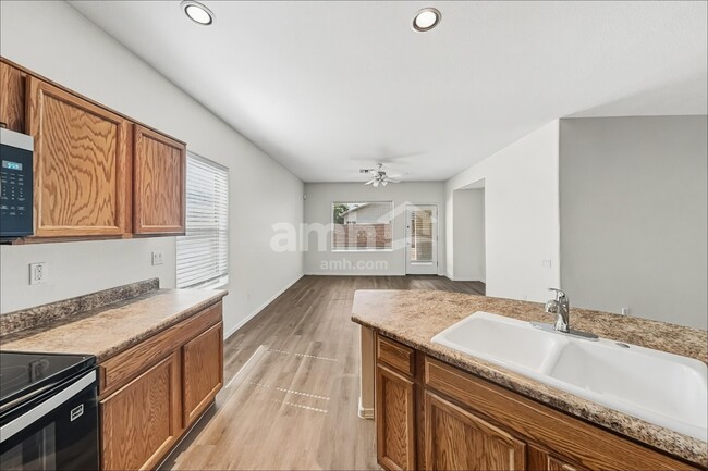 Photo - 11621 W Lincoln St